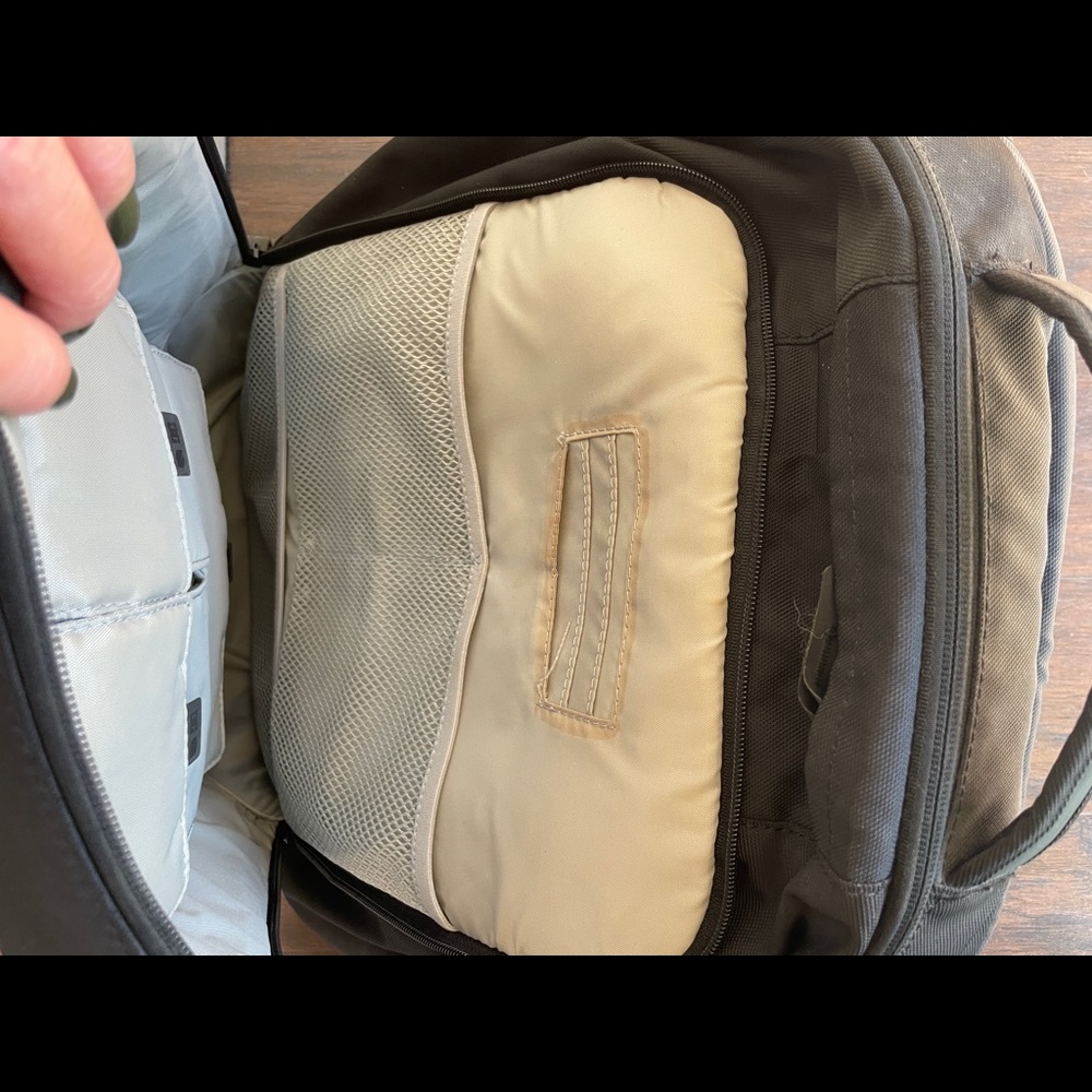 Incase Backpack - Picture 2 of 2